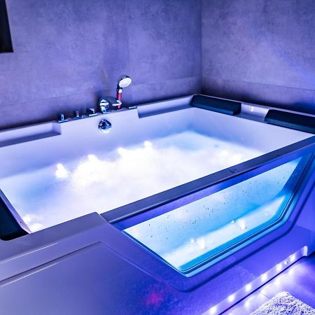 Domek Hot Tub Jacuzzi Chillout Колобжег Екстер'єр фото